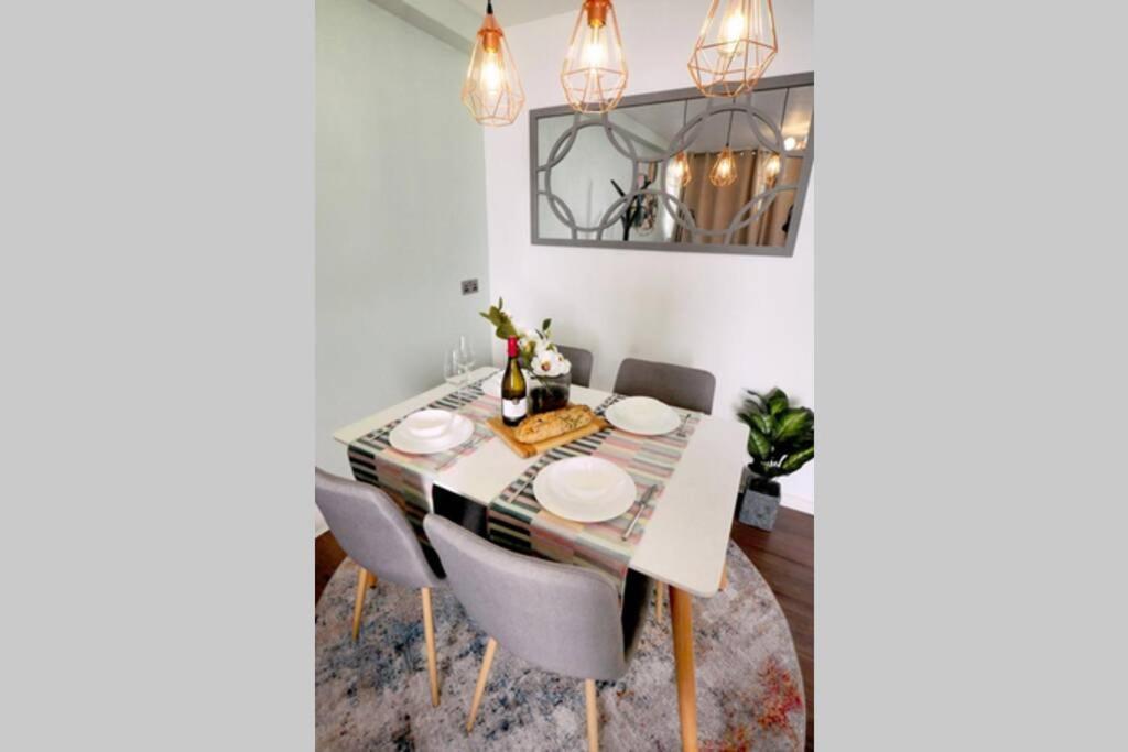 Super Spacious 2 Bedroom Apt 20Mn From Central. ลอนดอน ภายนอก รูปภาพ