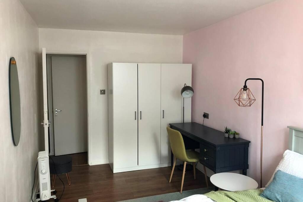 Super Spacious 2 Bedroom Apt 20Mn From Central. ลอนดอน ภายนอก รูปภาพ